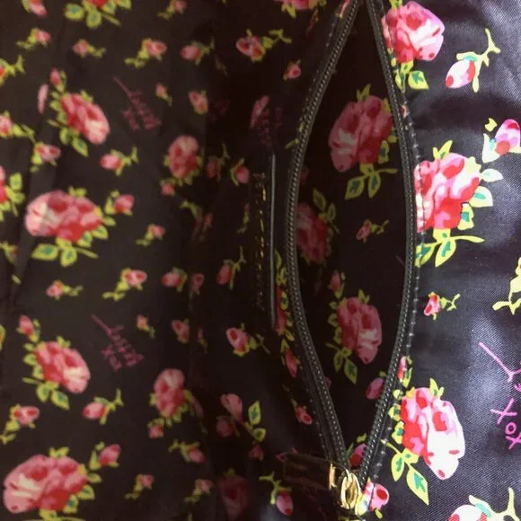 Betsey Johnson Pink Quilted Heart Bow Tote Bag - Picture 12 of 13